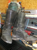 Armeestiefel vor der Reparatur